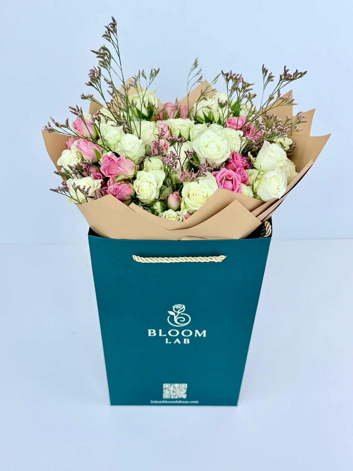 Elegant blush rose box with pink and cream roses – flower delivery in Dubai