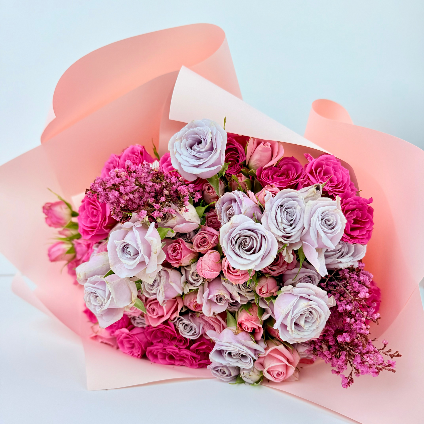 Lilac and pink roses bouquet with 35-40 fresh roses – online flowers in Dubai with free same-day delivery by Bloom Lab UAE.