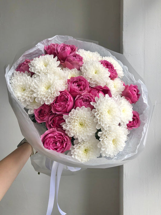 Juliet peony 10 stems with white chrysanthemum 10 stems