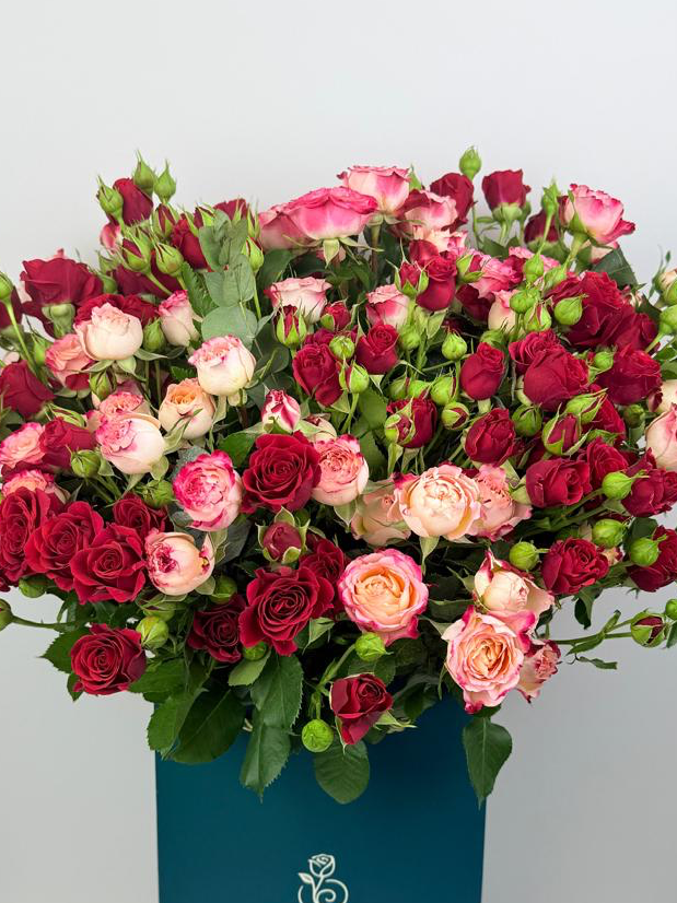 19 stems - Baby red and reflex roses bouquet- flowers in Dubai