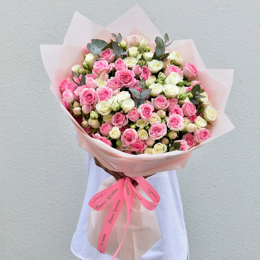 White and pink big bouquet 30 stems of baby roses