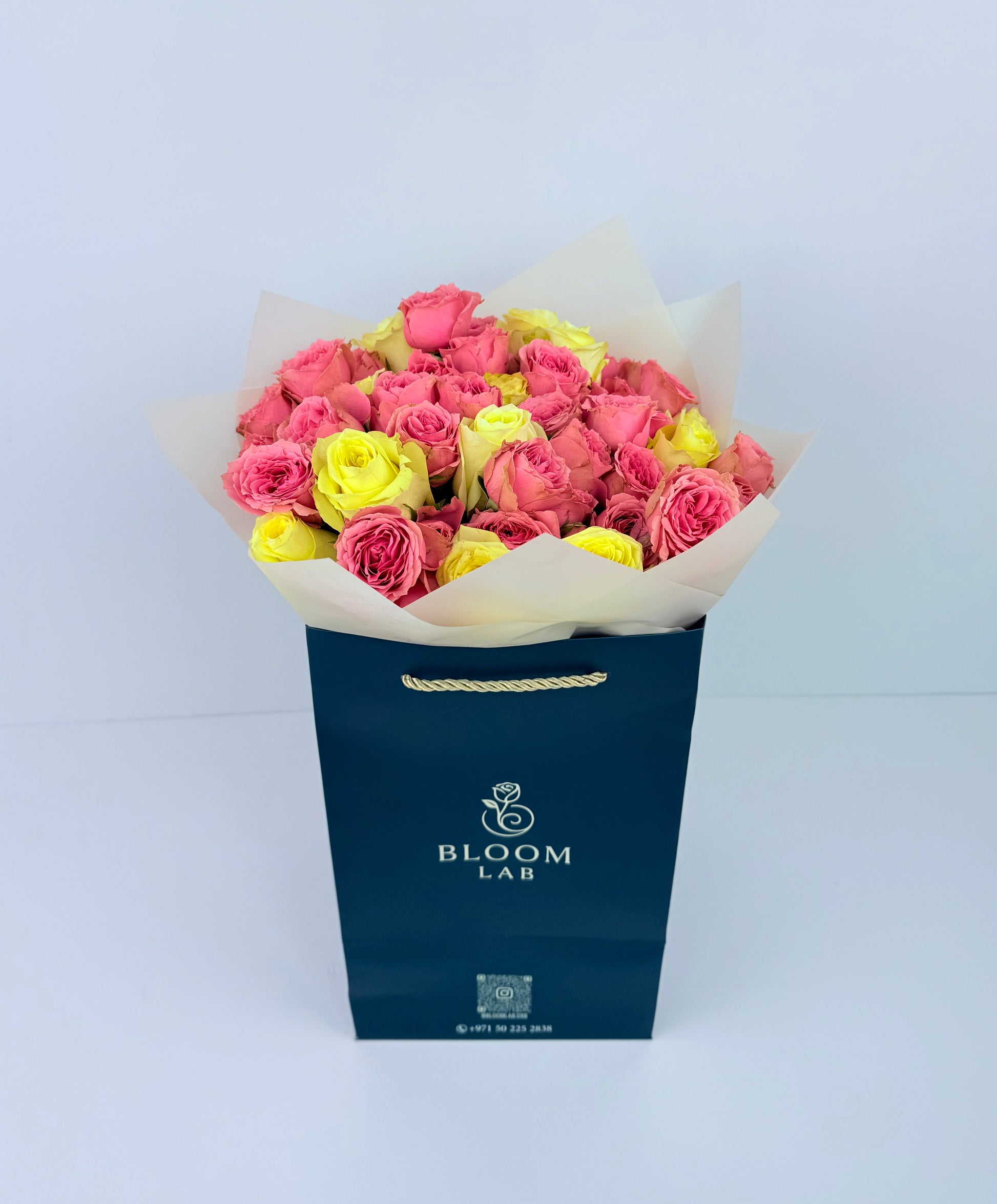 Pink and yellow rose bouquet – fresh online flowers in Dubai with free same-day delivery by Bloom Lab UAE.