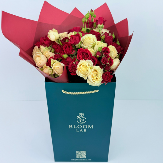 Red and cream rose bouquet – fresh online flowers in Dubai with free same-day delivery by Bloom Lab UAE.